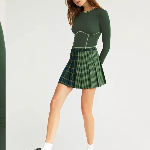 New with tags Aritzia Sunday Best
DOVE LONG SLEEVE - Picture 4 of 9